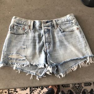 NWOT Levi’s 501 cut off denim short size 29